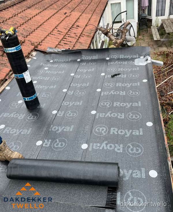 Bitumen dakbedekking leggen op plat dak aanbouw in Twello Bitumen dakbedekking leggen op plat dak aanbouw in Twello