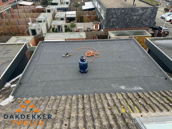 Dakrenovatie afgerond met nieuwe bitumen dakbedekking in Twello Dakrenovatie afgerond met nieuwe bitumen dakbedekking in Twello
