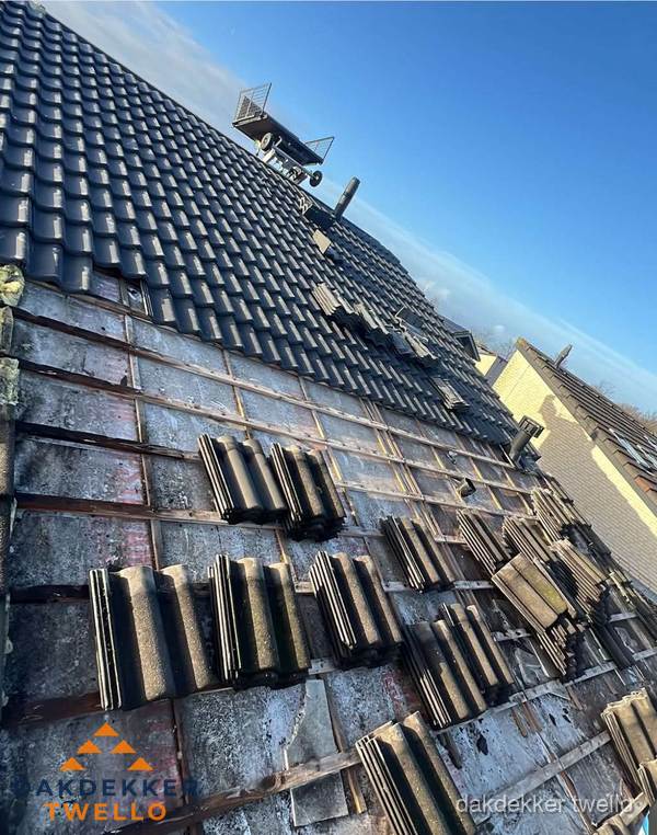 Schuin dak renovatie met nieuwe dakpannen in Twello Schuin dak renovatie met nieuwe dakpannen in Twello