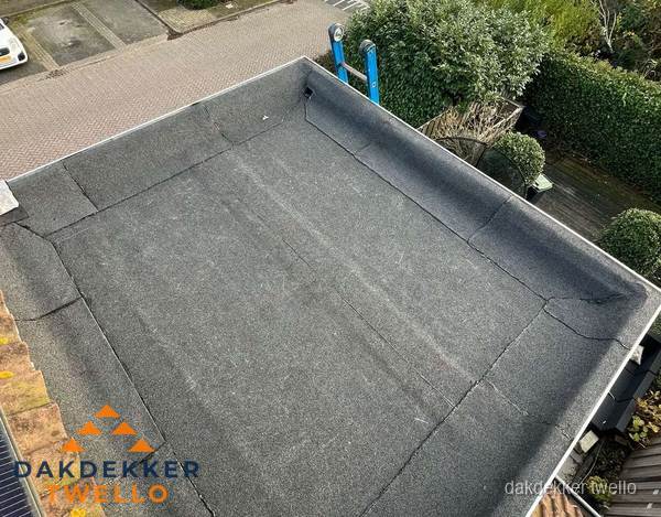 Gerenoveerd plat dak met nieuwe bitumen dakbedekking in Twello Gerenoveerd plat dak met nieuwe bitumen dakbedekking in Twello